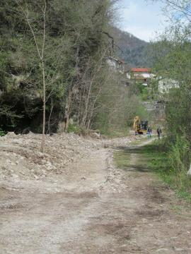 Dela na trasi pešpoti ob Tolminki (Foto Nataša Humar) (2)